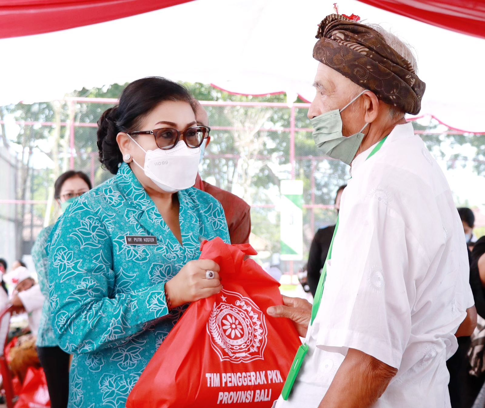 podiumnews.com-Pasar Rakyat PKK 'Berbelanja dan Berbagi' di Bangli